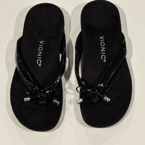 Vionic Women's Bella Black Flip-Flop Sandals